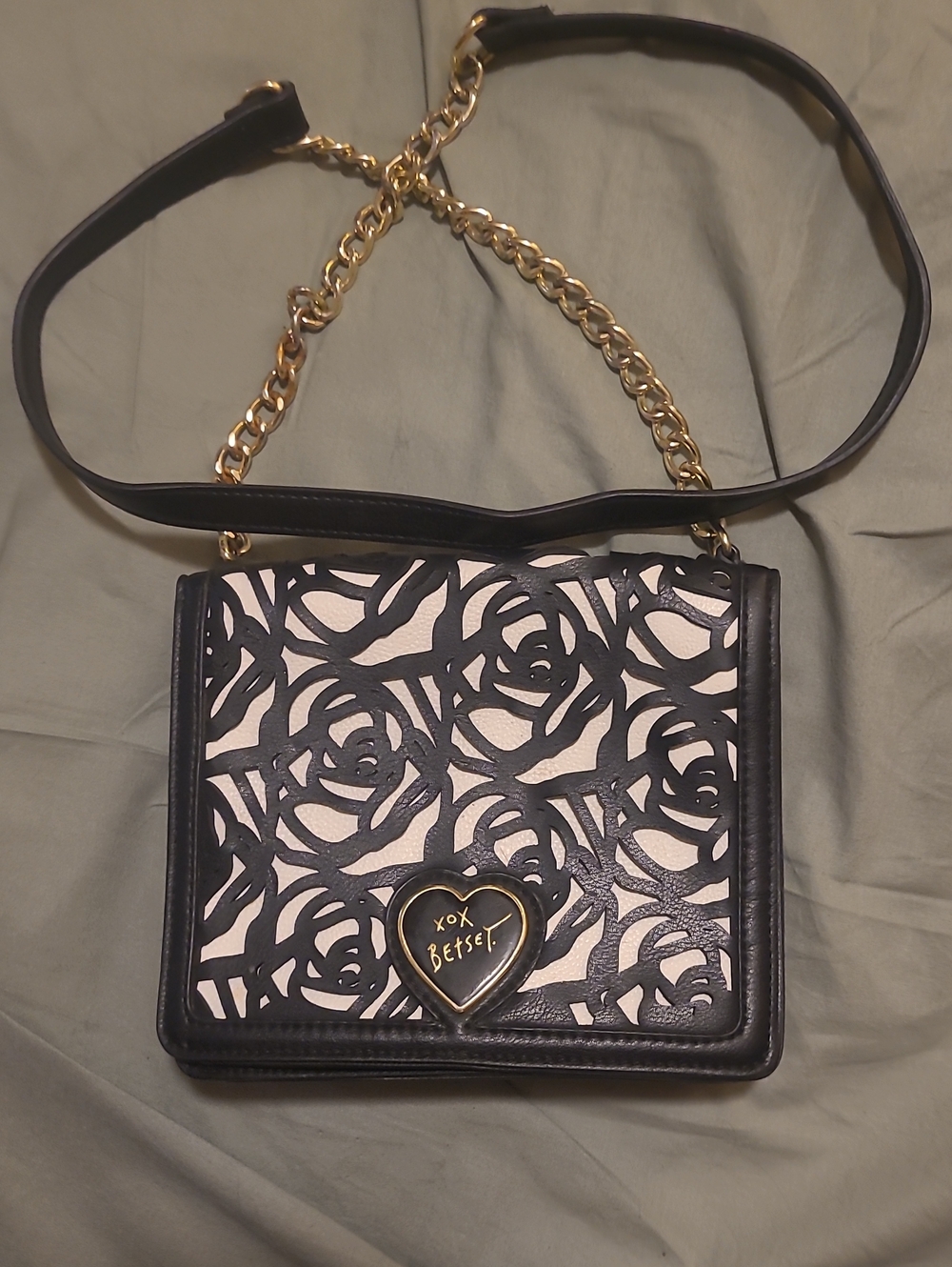 Betsey Johnson Black & Cream Rose Cutout Heart-Accent Crossbody. No Callouts